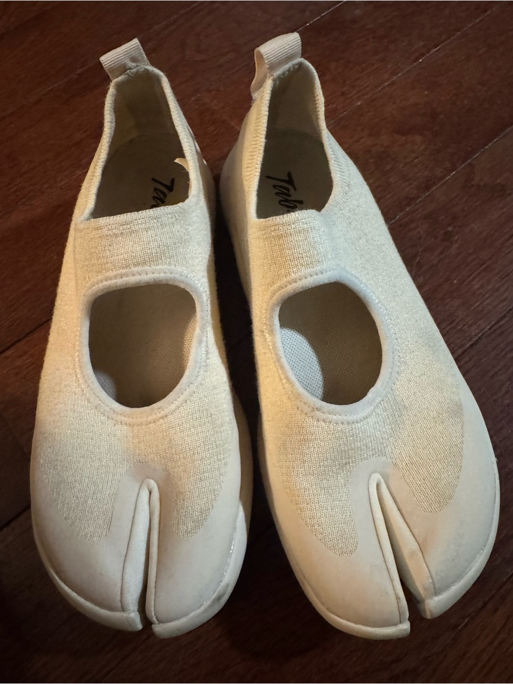 Women’s Split-Toe Knit Slip-On Flats in Cream